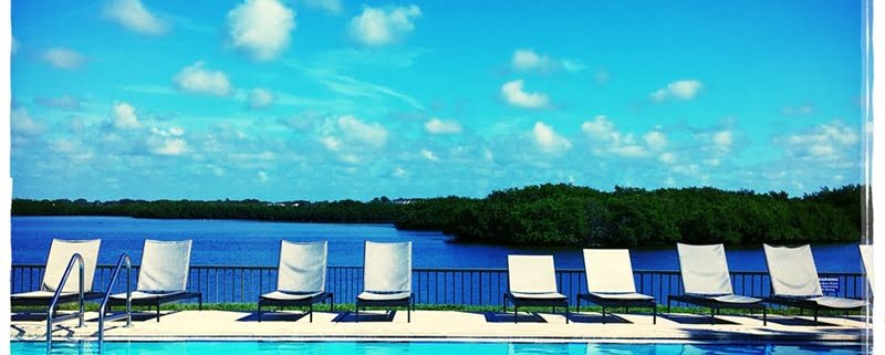 tamps-location-pool-water-clouds-bluesky-lounge