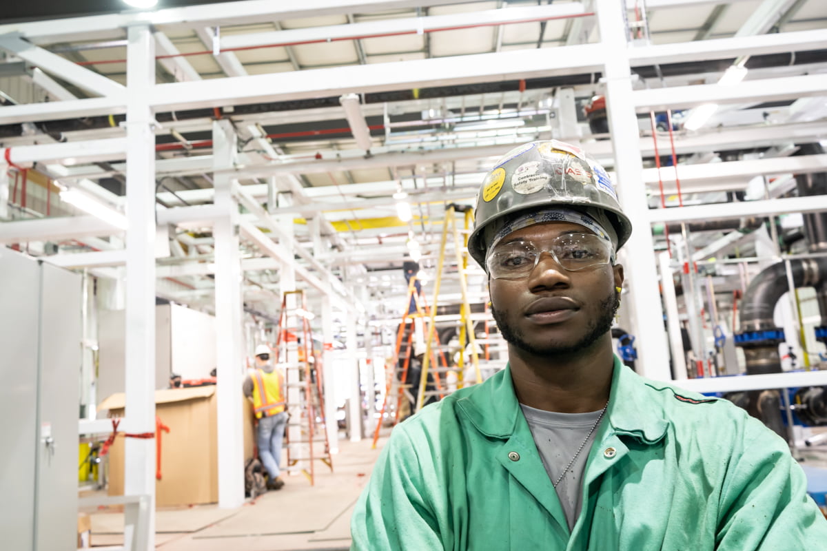 lobiondo-industrial-hvac-location-4040 Michael LoBiondo Photography - Environmental portrait of worker on location
