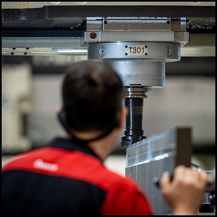 Michael LoBiondo Photography - worker guiding metal piece into digital grinder
